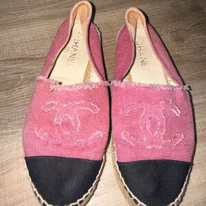 CHANEL Pink Canvas Espadrilles with Black Toe